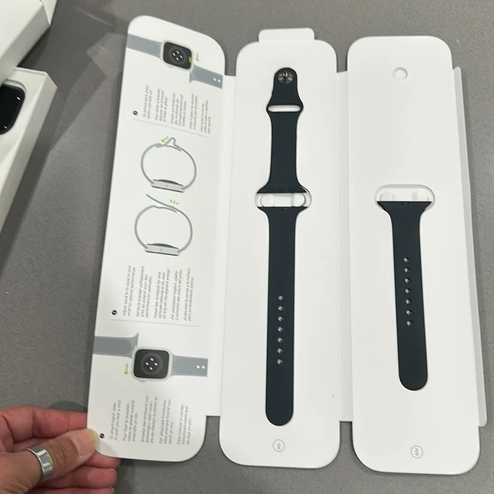 Apple Watch SE Space Gray 44MM w/S/M and M/L Apple band in black
